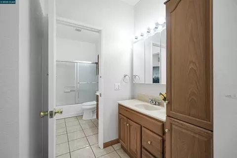 Bath - 1407 Forest Run, Hercules, CA 94547 photo 1 of 3