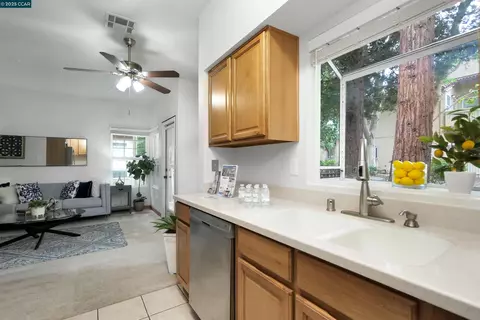 Kitchen - 1407 Forest Run, Hercules, CA 94547 photo 2 of 2