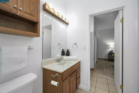 Bath - 1407 Forest Run, Hercules, CA 94547 photo 2 of 3