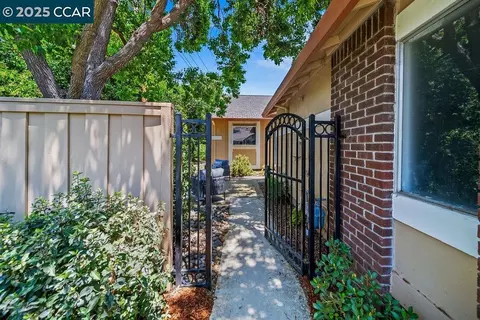 672 Savoy Ct, Walnut Creek, CA 94598