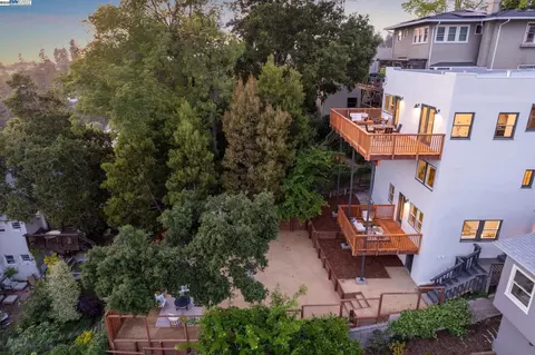 1129 Wellington St, Oakland, CA 94602