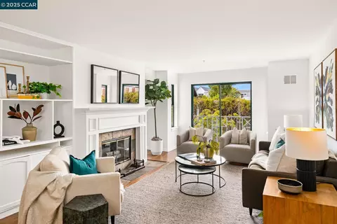 650 Chestnut St #205, San Francisco, CA 94133