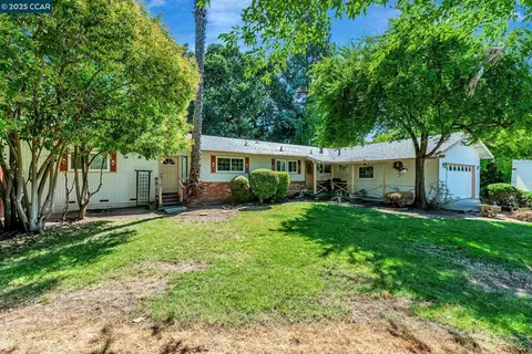1971 Emerald St, Concord, CA 94518 photo 1