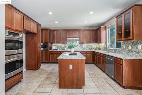 233 Hearthstone Cir, Oakley, CA 94561 photo 1