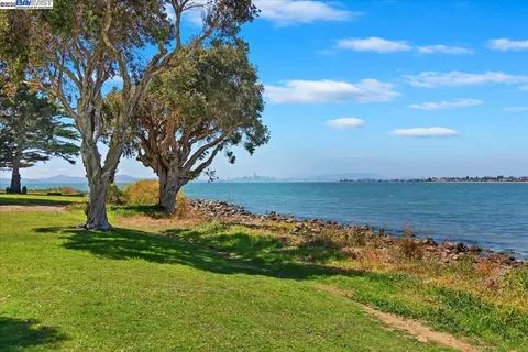 802 Harbor Rd, Alameda, CA 94502 photo 1
