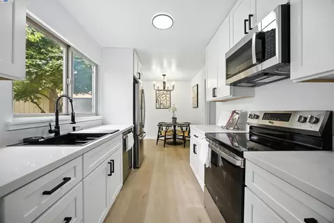 3200 Fiji Ln, Alameda, CA 94502