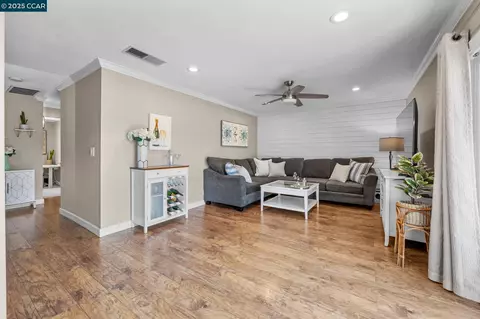 825 Oak Grove Rd #62, Concord, CA 94518