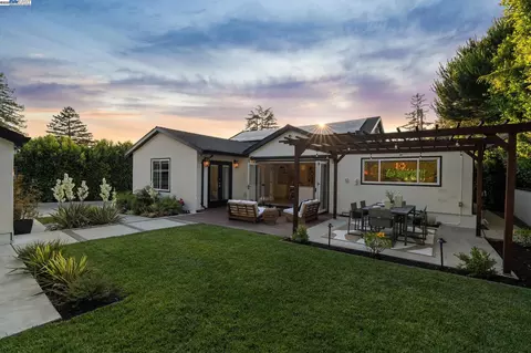 5850 Amy Dr, Oakland, CA 94618