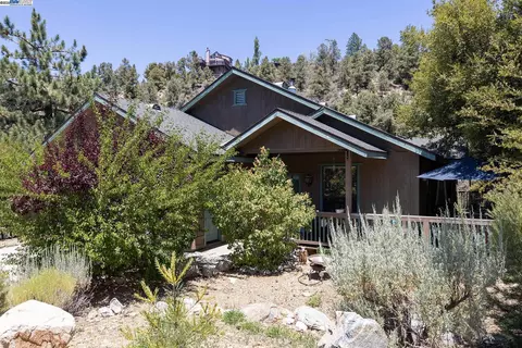 2048 Woodland Dr, Frazier Park, CA 93225