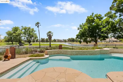 2244 Colonial Ct, Discovery Bay, CA 94505