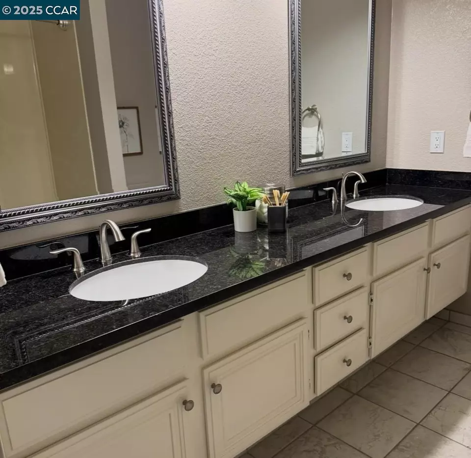 Bath - 4368 Mansfield Dr, Danville, CA 94506 photo 4 of 4