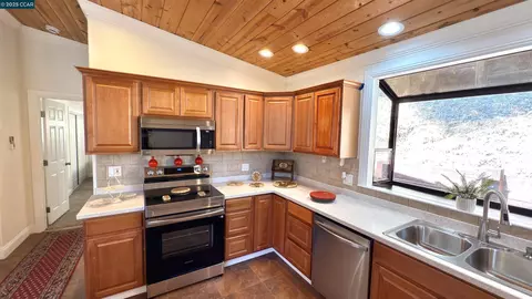 5935 Sunrise Ct, Lower Lake, CA 95457