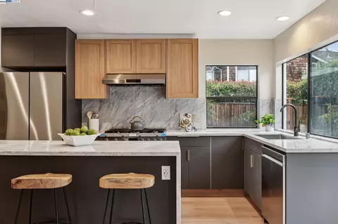 209 Cumberland Ct, Alameda, CA 94502