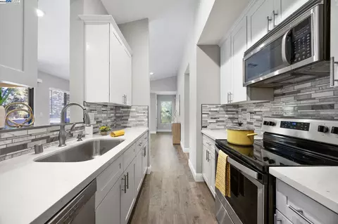 Kitchen - 7120 Cross Creek Cir #D, Dublin, CA 94568 photo 1 of 3
