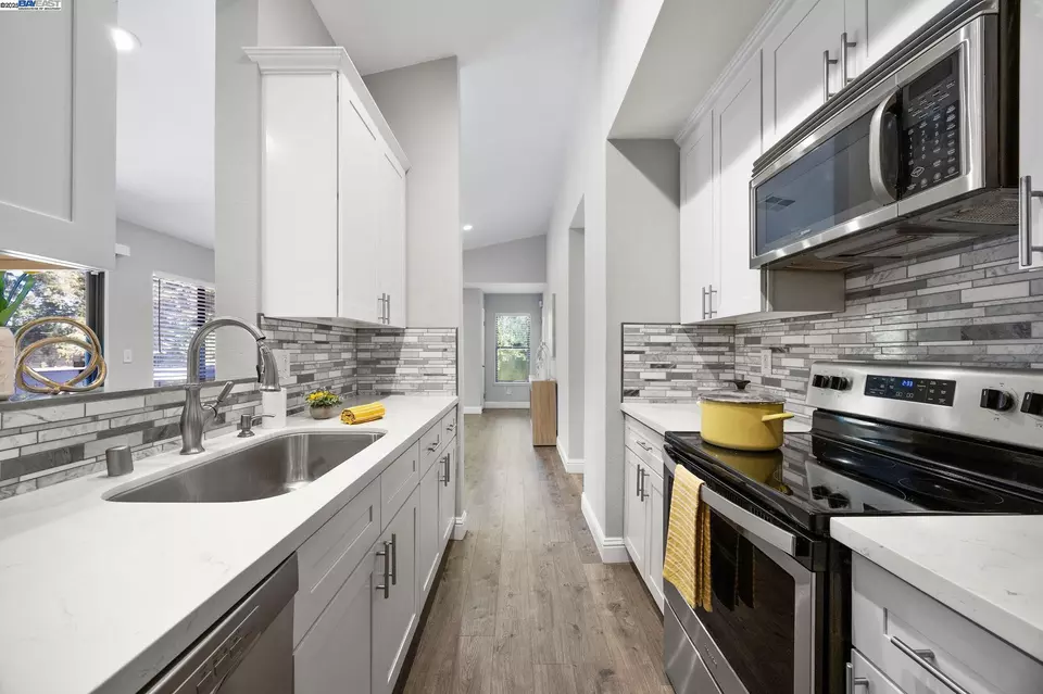 Kitchen - 7120 Cross Creek Cir #D, Dublin, CA 94568 photo 1 of 3