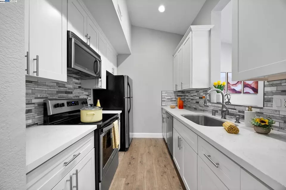 Kitchen - 7120 Cross Creek Cir #D, Dublin, CA 94568 photo 3 of 3
