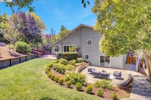 382 Castello Rd, Lafayette, CA 94549 photo 1