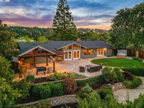 2452 Cherry Hills Dr, Lafayette, CA 94549 photo 1