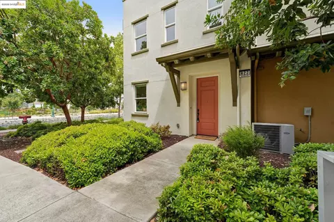 422 Mitchell Ave, Alameda, CA 94501 photo 1
