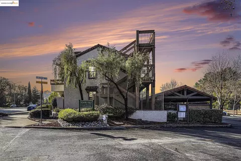 1122 S Villa Way, Walnut Creek, CA 94595