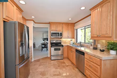 1805 Ptarmigan Dr #1A, Walnut Creek, CA 94595