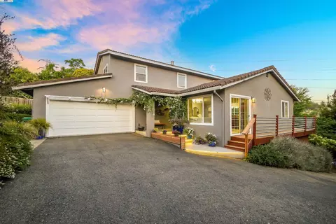 24948 Campus Dr, Hayward, CA 94542 photo 1