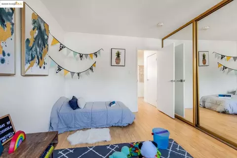 Bedroom - 325 Kitty Hawk Rd UNIT 207, Alameda, CA 94501 photo 3 of 5