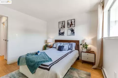Bedroom - 325 Kitty Hawk Rd UNIT 207, Alameda, CA 94501 photo 2 of 5