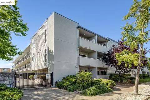 325 Kitty Hawk Rd UNIT 207, Alameda, CA 94501