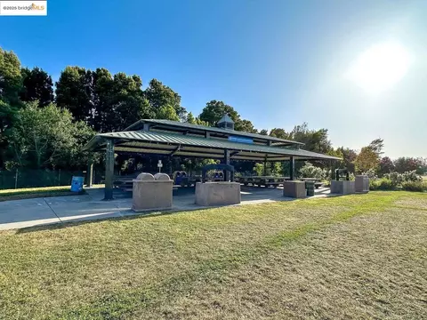 Exterior - 325 Kitty Hawk Rd UNIT 207, Alameda, CA 94501 photo 7 of 12