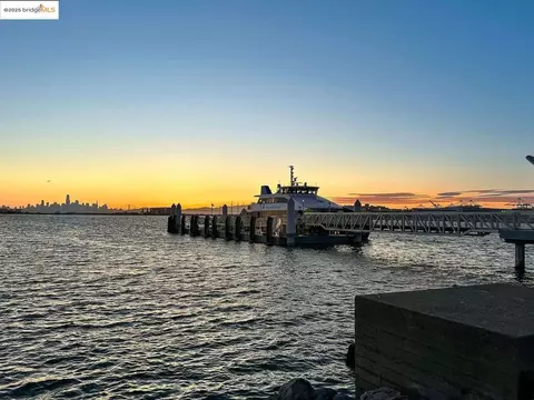 View/Area - 325 Kitty Hawk Rd UNIT 207, Alameda, CA 94501 photo 1 of 1