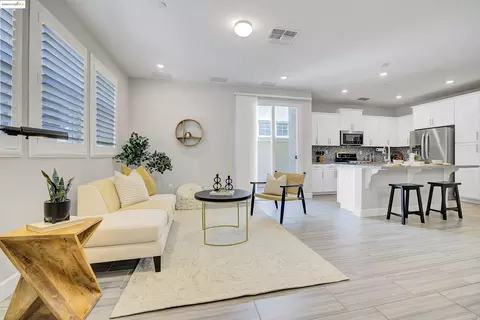 24237 Nora Cir, Hayward, CA 94545