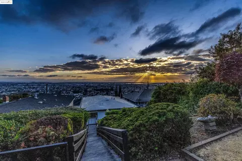 7756 Sunkist Dr, Oakland, CA 94605