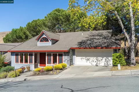 21 Via Barcelona, Moraga, CA 94556