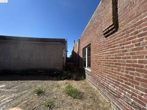 Exterior - 39 Main St, Isleton, CA 95641 photo 5 of 9
