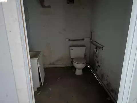 Bath - 39 Main St, Isleton, CA 95641 photo 1 of 2