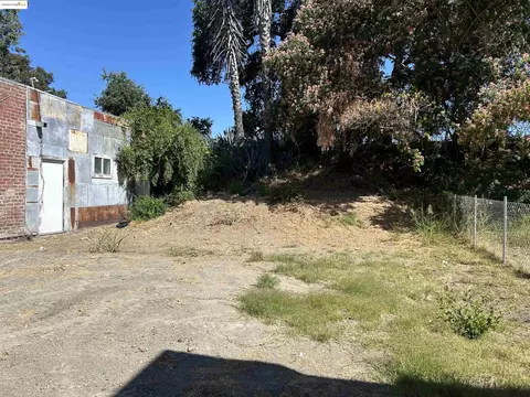 Exterior - 39 Main St, Isleton, CA 95641 photo 3 of 9