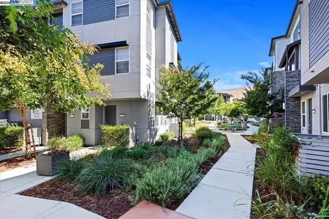 389 Line St, Hayward, CA 94544