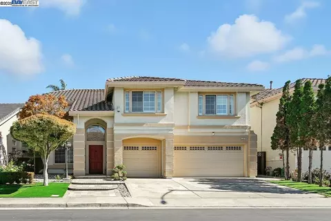 2018 Royal Wings Way, San Leandro, CA 94579