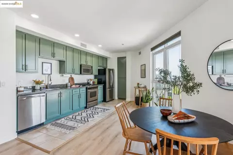 423 7th St #909, Oakland, CA 94607 photo 1