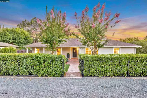 689 Los Palos Dr, Lafayette, CA 94549