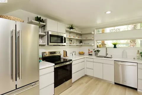 1201 Pine St #315, Oakland, CA 94607