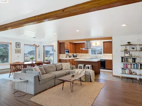 14771 Cypress Point Rd, Manchester, CA 95459