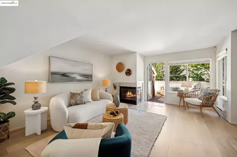 88 Marina Lakes Dr, Richmond, CA 94804