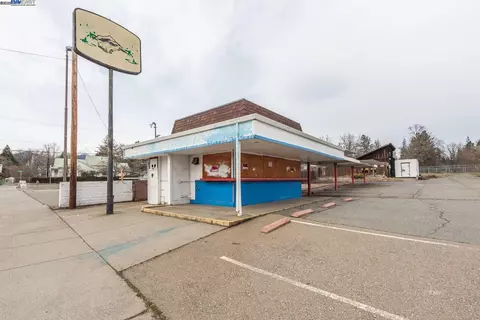 1081 Main St, Weaverville, CA 96093