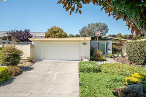24757 Pear St, Hayward, CA 94545