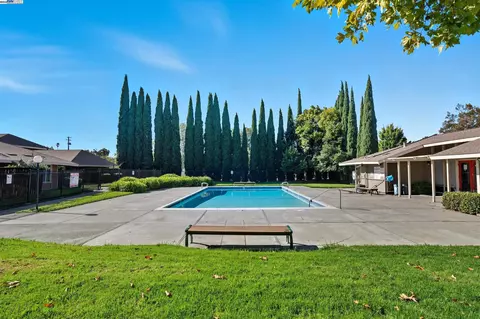 2067 Olivera Rd #B, Concord, CA 94520