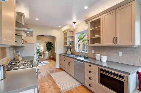 1109 Post St, Alameda, CA 94501 photo 1