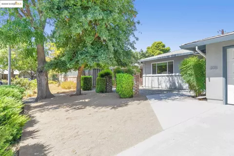 Exterior - 2011 Regis Dr, Davis, CA 95618 photo 3 of 11