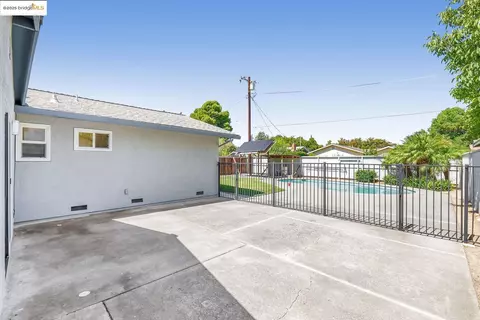 Exterior - 2011 Regis Dr, Davis, CA 95618 photo 8 of 11